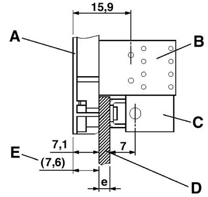 Монтаж фланца<br/>A = Монтажная рама<br/>B = Вставка с контактами под пайку<br/>C = Монтажный фланец<br/>D = Монтажная перегородка e = 1...5 мм<br/>E = Размер с учетом встроенного экранированного адаптера EMV